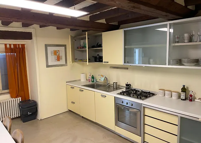 Attic In The Old Town Διαμέρισμα Μόντενα